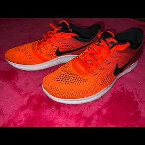 NIKE  running shoes